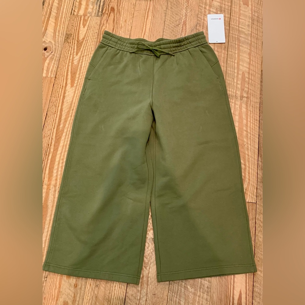 NWT Lululemon Loungeful HR Wide Leg Crop